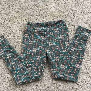 LuLaRoe OS leggings.